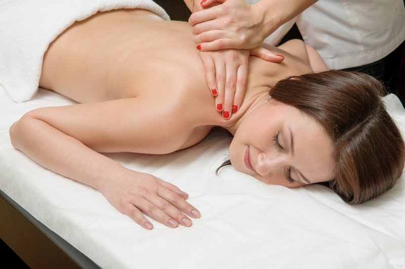Укрепляющий массаж поможет расслабиться и снять напряжение.